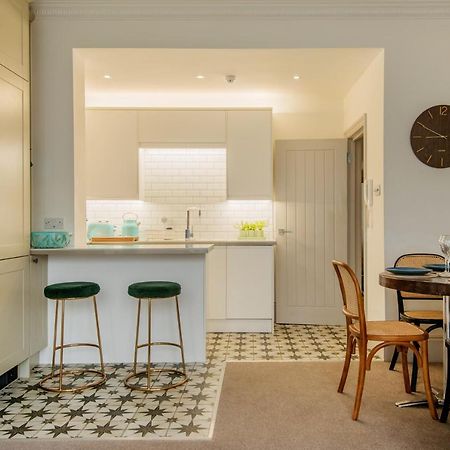 Beautiful, Central, 3 Min Walk From Beach, 2 King Doubles Brighton Bagian luar foto