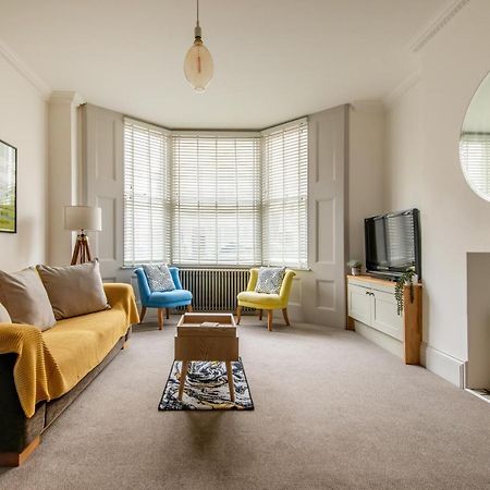 Beautiful, Central, 3 Min Walk From Beach, 2 King Doubles Brighton Bagian luar foto