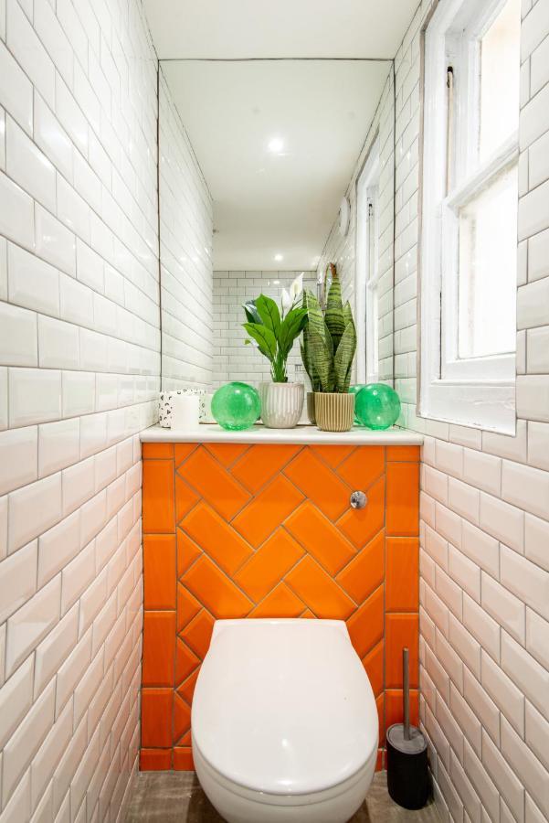 Beautiful, Central, 3 Min Walk From Beach, 2 King Doubles Brighton Bagian luar foto