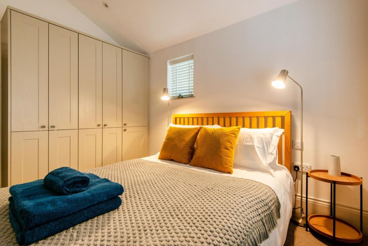 Beautiful, Central, 3 Min Walk From Beach, 2 King Doubles Brighton Bagian luar foto