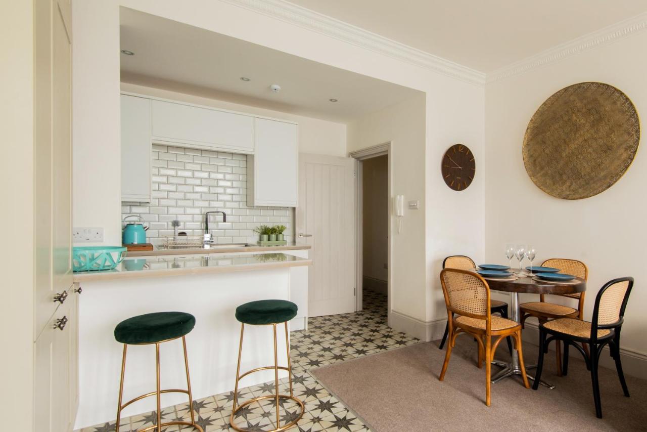 Beautiful, Central, 3 Min Walk From Beach, 2 King Doubles Brighton Bagian luar foto