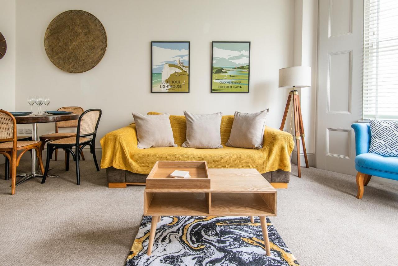 Beautiful, Central, 3 Min Walk From Beach, 2 King Doubles Brighton Bagian luar foto
