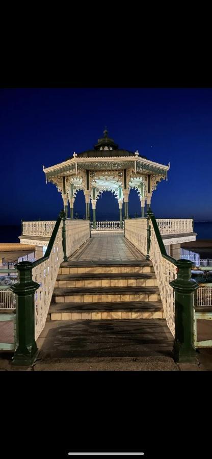 Beautiful, Central, 3 Min Walk From Beach, 2 King Doubles Brighton Bagian luar foto
