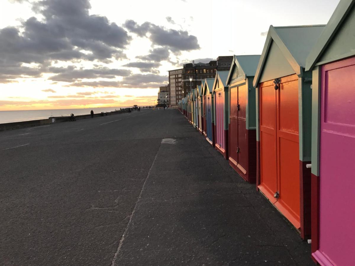 Beautiful, Central, 3 Min Walk From Beach, 2 King Doubles Brighton Bagian luar foto